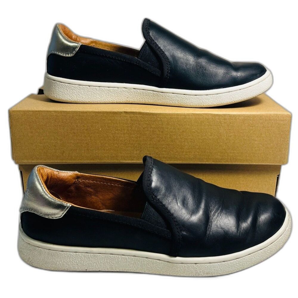 UGG Women’s CAS Black Leather Slip On Loafers SZ 7.